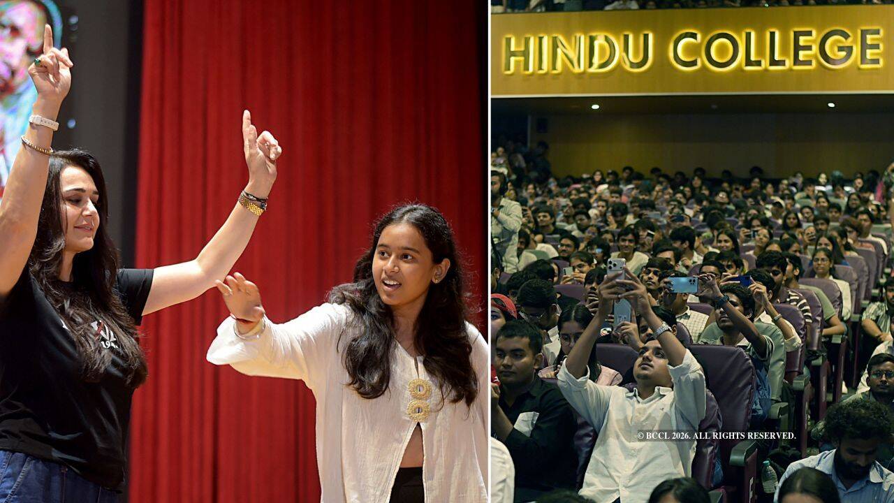 Preity danced to Pretty Woman (Kal Ho Naa Ho) with Hindu College students<br>