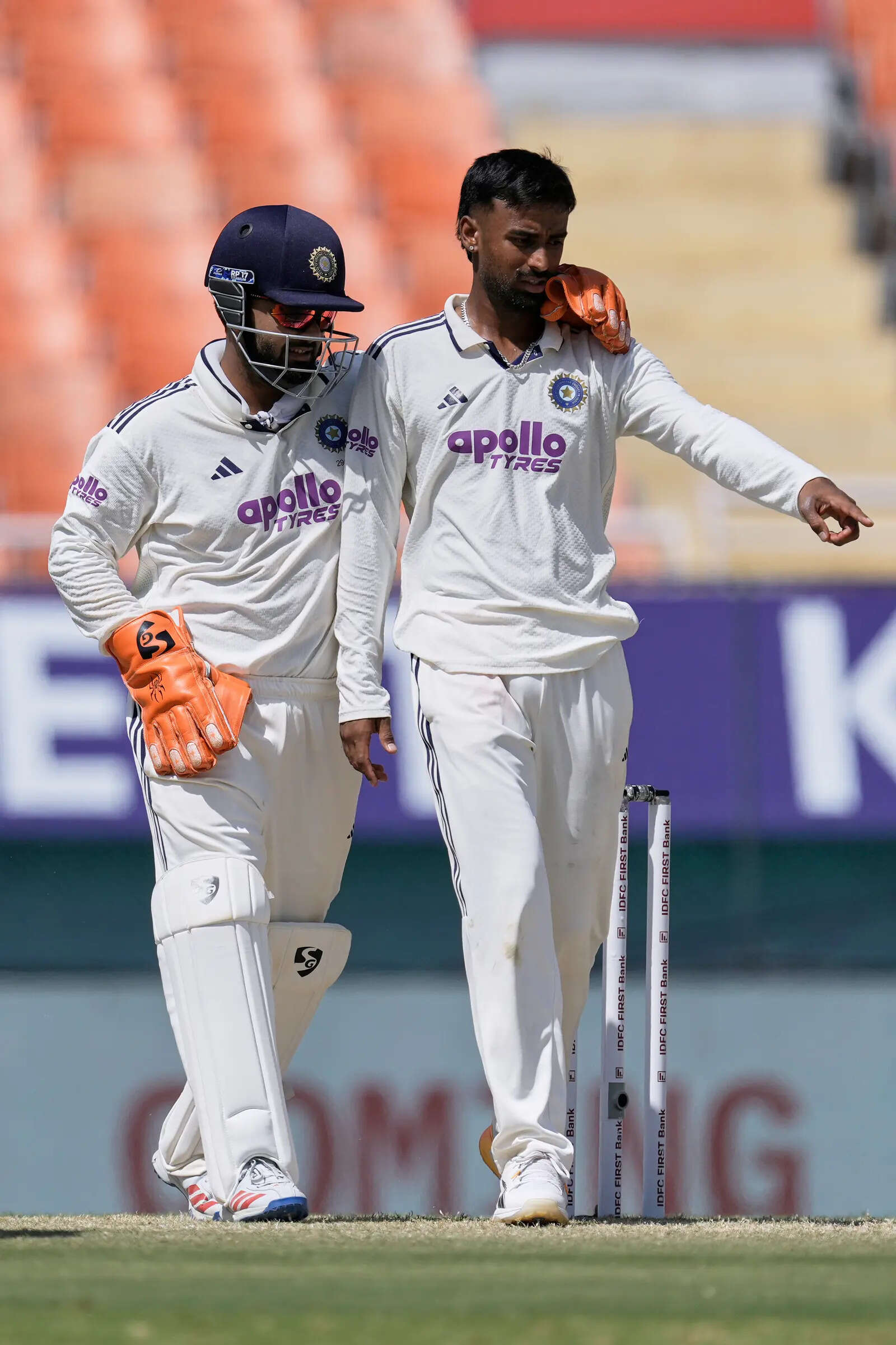 India's Rishabh Pant, left, talks to Manav Suthar<br>