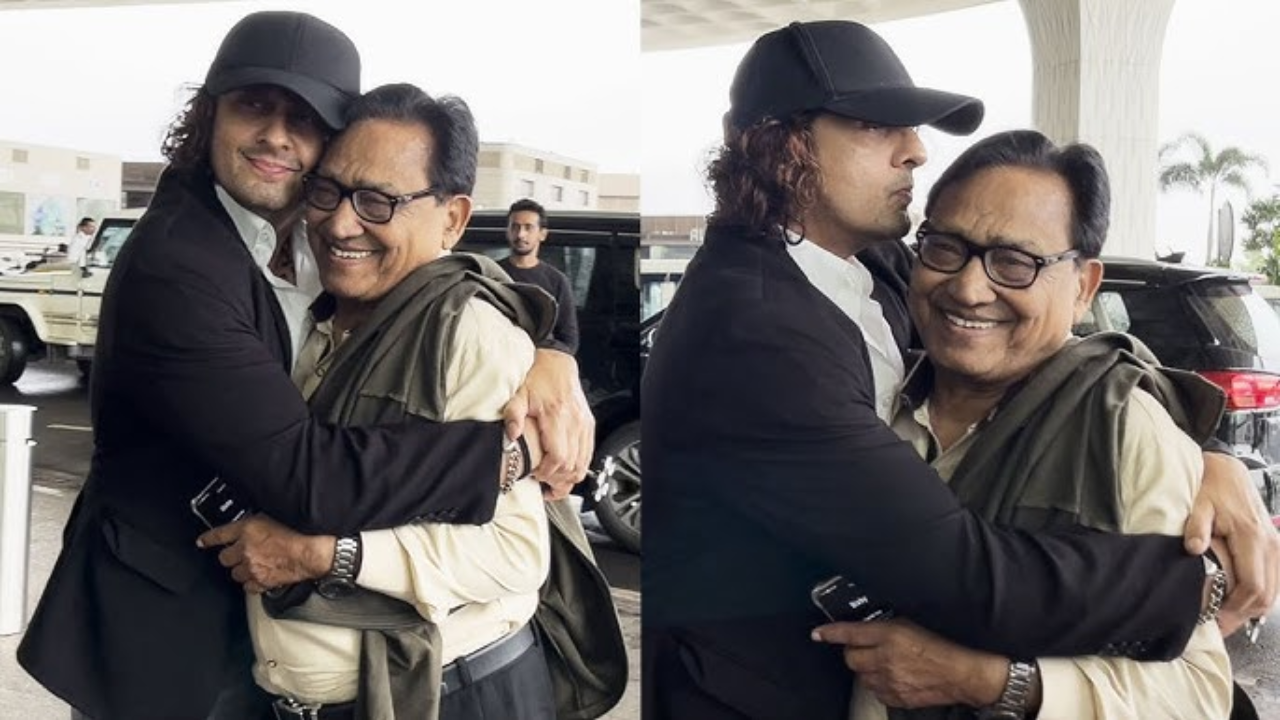 Sonu Nigam with his father Agam Kumar Nigam.