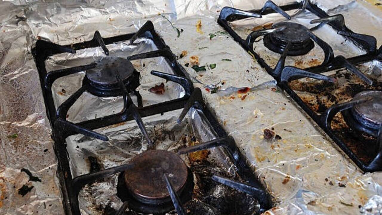 Aluminium foil on gas stoves<br>