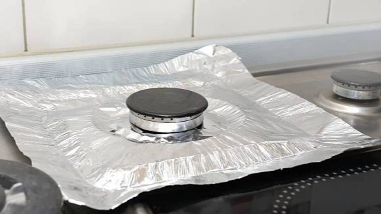 Aluminium foil on gas stoves<br>
