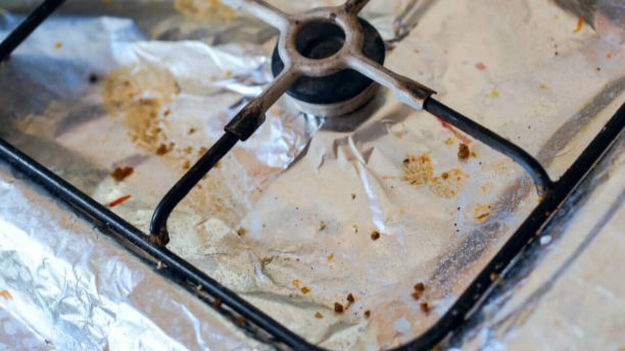 Aluminium foil on gas stoves<br>