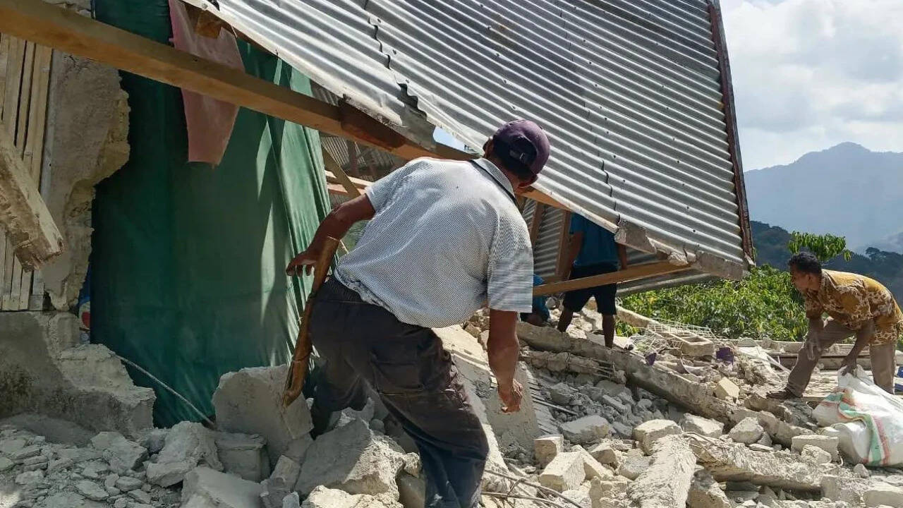 Another strong earthquake strikes Indonesia after 7.7 magnitude quake