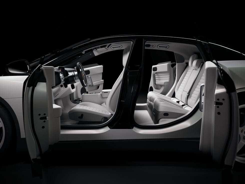 With a 122 kWh battery, 800V architecture and 1,050 cv, Ferrari’s Luce accelerates from 0 to 100 km/h in just 2.5 seconds.
