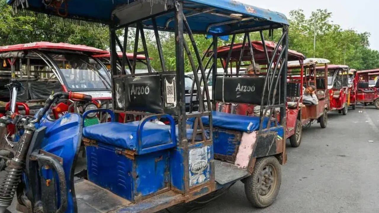 E-rickshaw battery explosion causes deadly fire in west Delhi godown