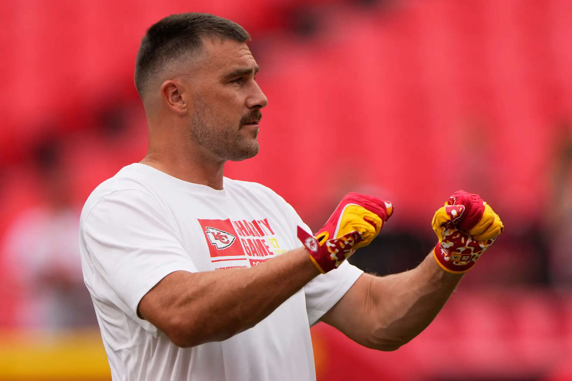 “Kelce needs to be respectful”: Travis Kelce faces backlash over anthem behavior