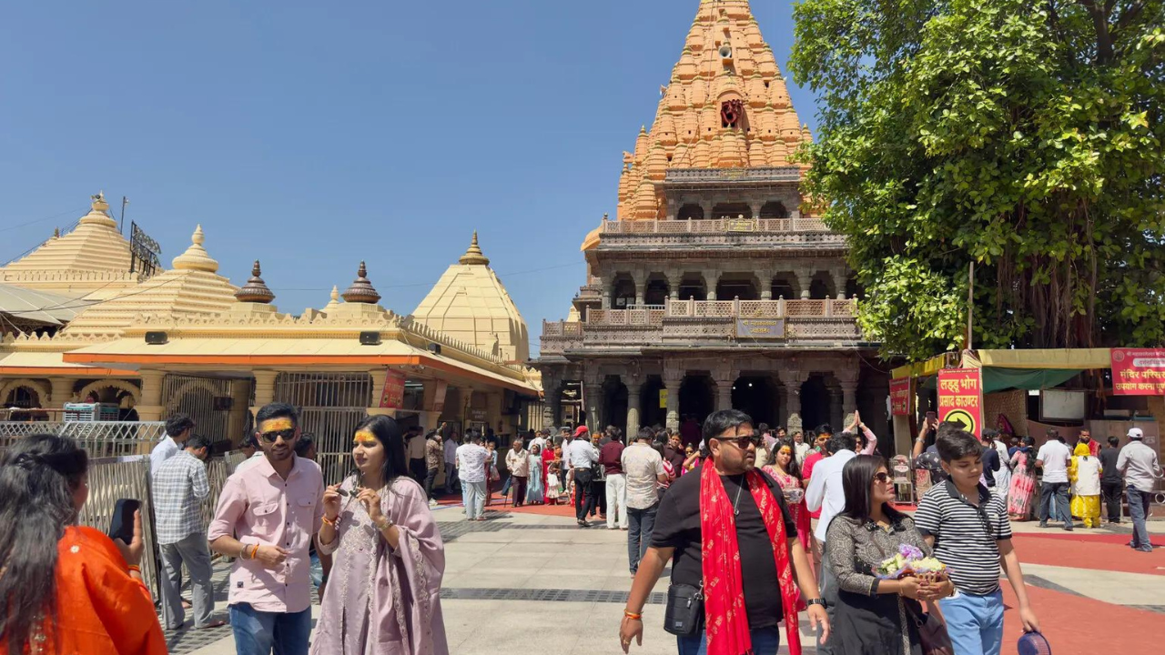 'Tent fell, barricades collapsed': Stampede-like situation at Ujjain temple leaves devotees injured