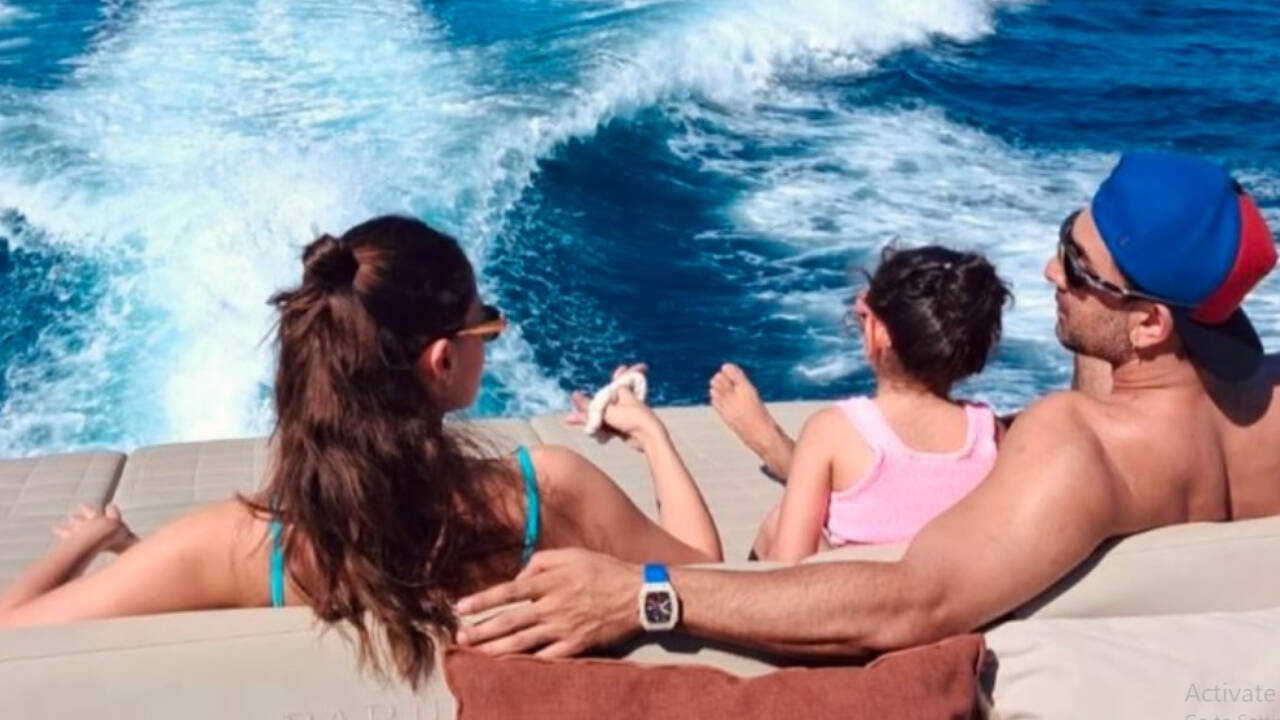 Alia shares UNSEEN family pics with Ranbir and Raha