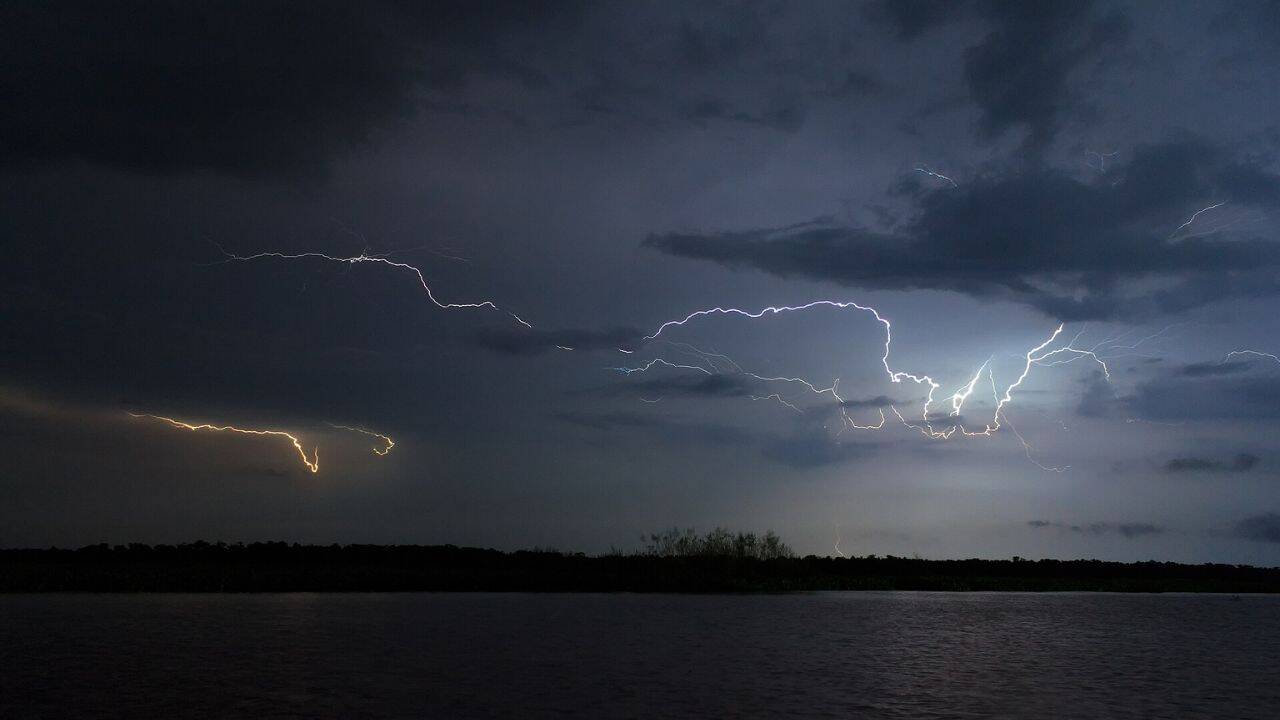 Why does Lake Maracaibo experience so much lightning