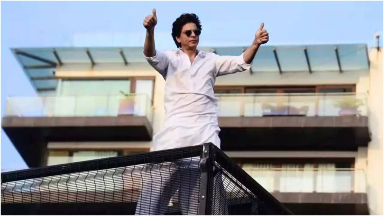 SRK's Mannat sees two snakes in the property's lawn
