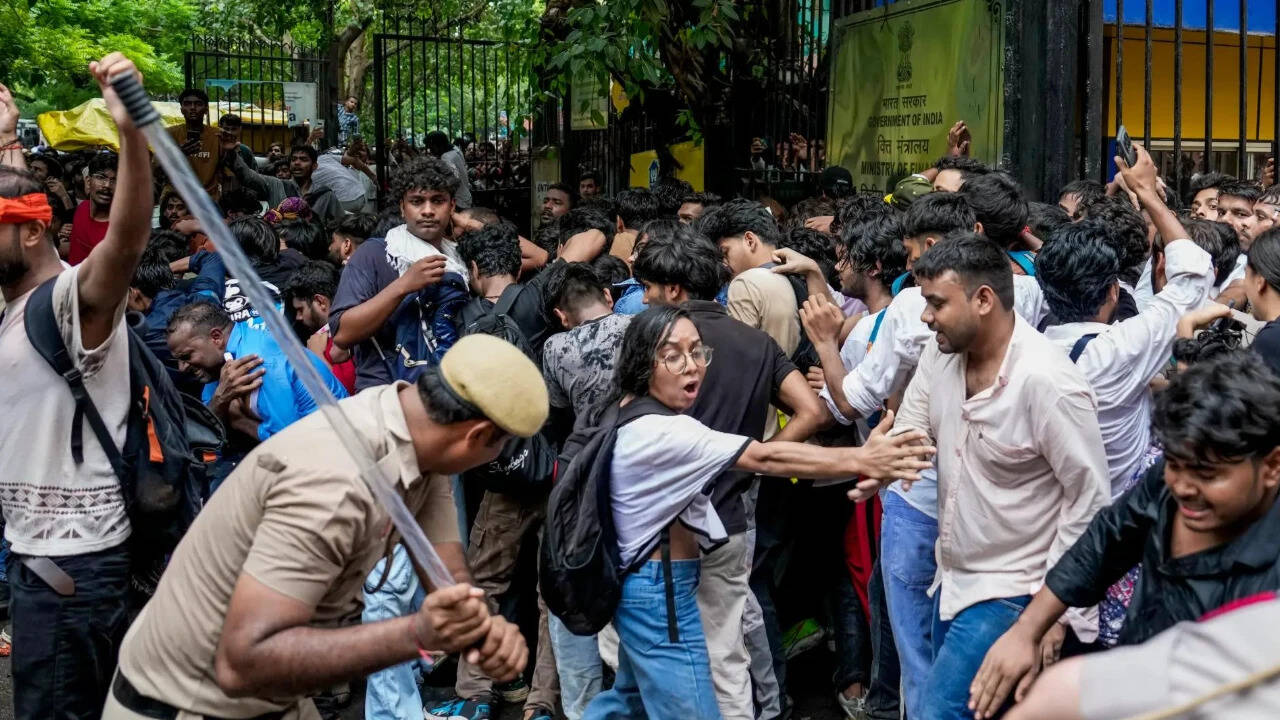 Why cops wore civil clothes during Jantar Mantar protest? Delhi Police explains in SC