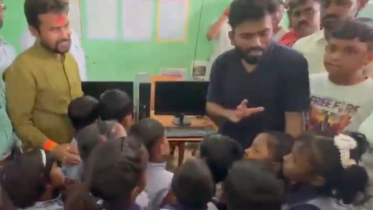 Abhijeet Dipke’s ‘School Thik Karo’ drive brings first computer to his village school