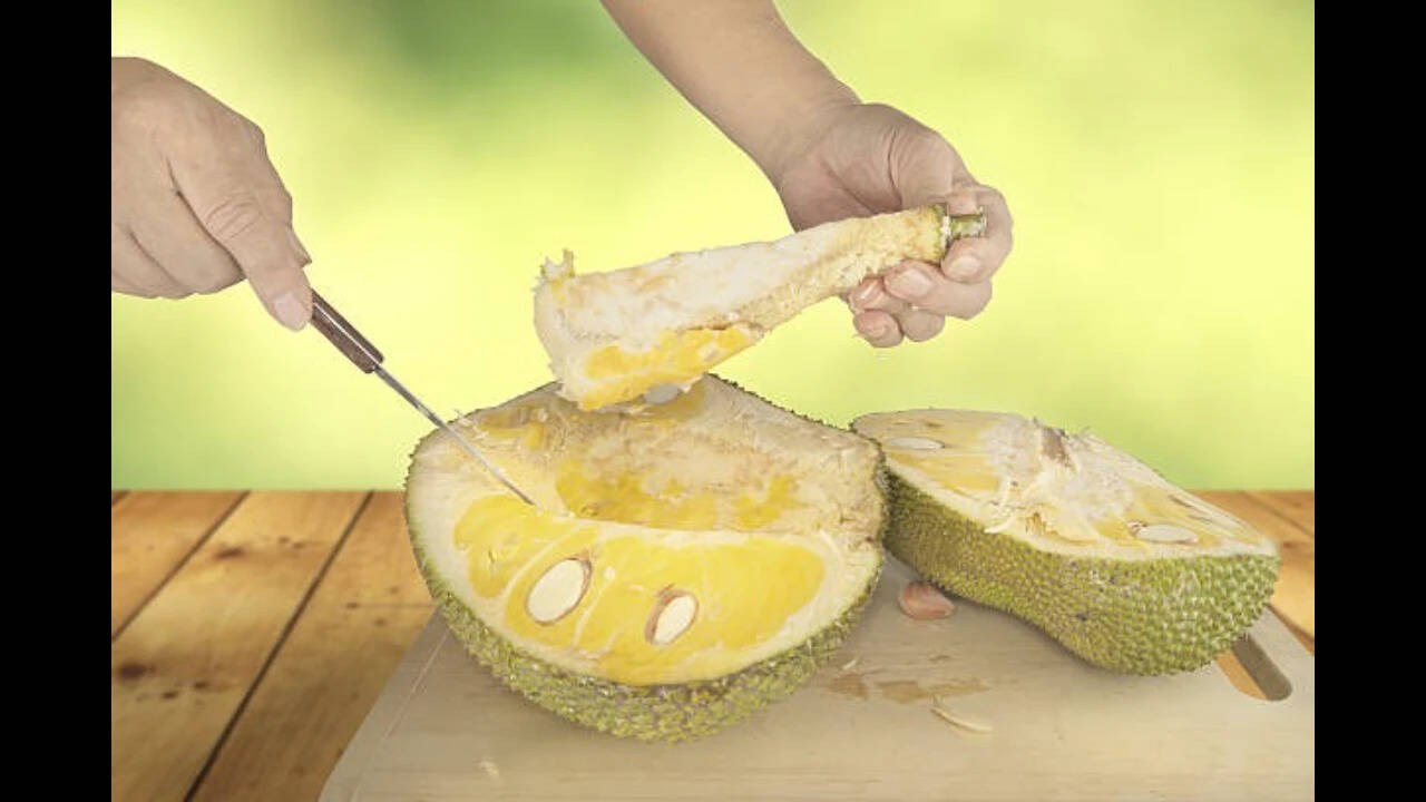 How to cut Jackfruit without sticky hands: 5 simple tips for beginners
