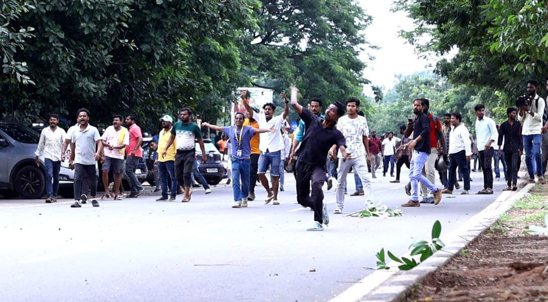Violent protest by app-based drivers in Bhubaneswar leaves 25 injured