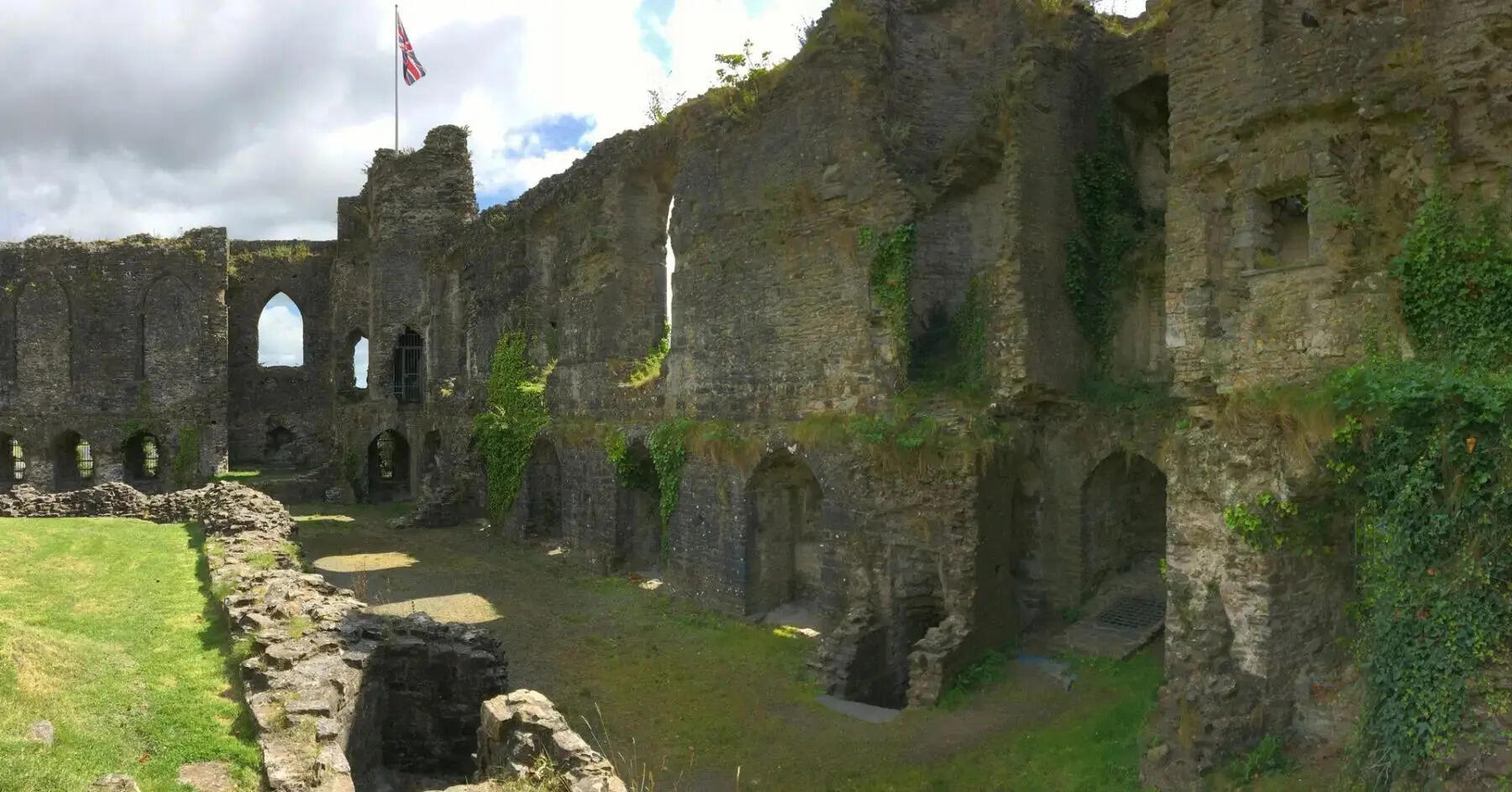 A 500-seat outdoor events space at Haverfordwest Castle is expected to host theatre shows, live music and community events after its planned 2028 reopening.
