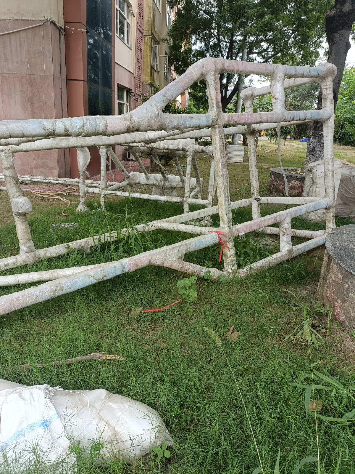 Javelin machine lies neglected<br>