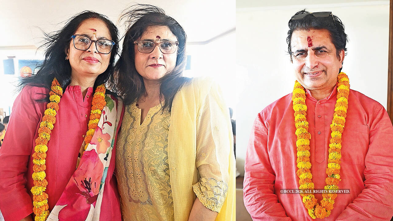 (L) Manjari and Shweta Malaviya (R) Manish Khatrry