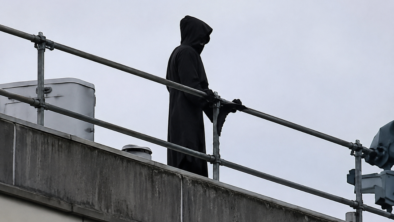 Man dressed as ‘Grim Reaper’ climbs onto hospital roof with long blade and stares at patients