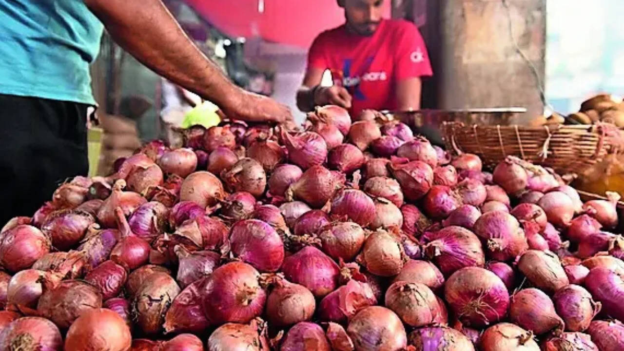 Onion prices surge; Centre to roll out Kanda Express from Monday