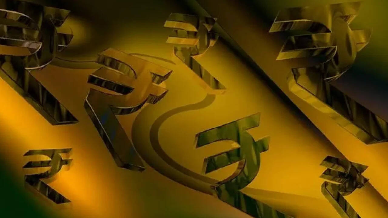 Rupee climbs to 95.64 against US dollar; Iran sanctions, crude prices in focus