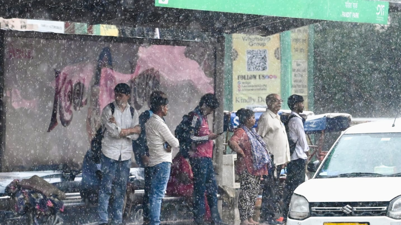 Delhi-NCR sees heavy rain, thunderstorms; traffic snarls, waterlogging reported