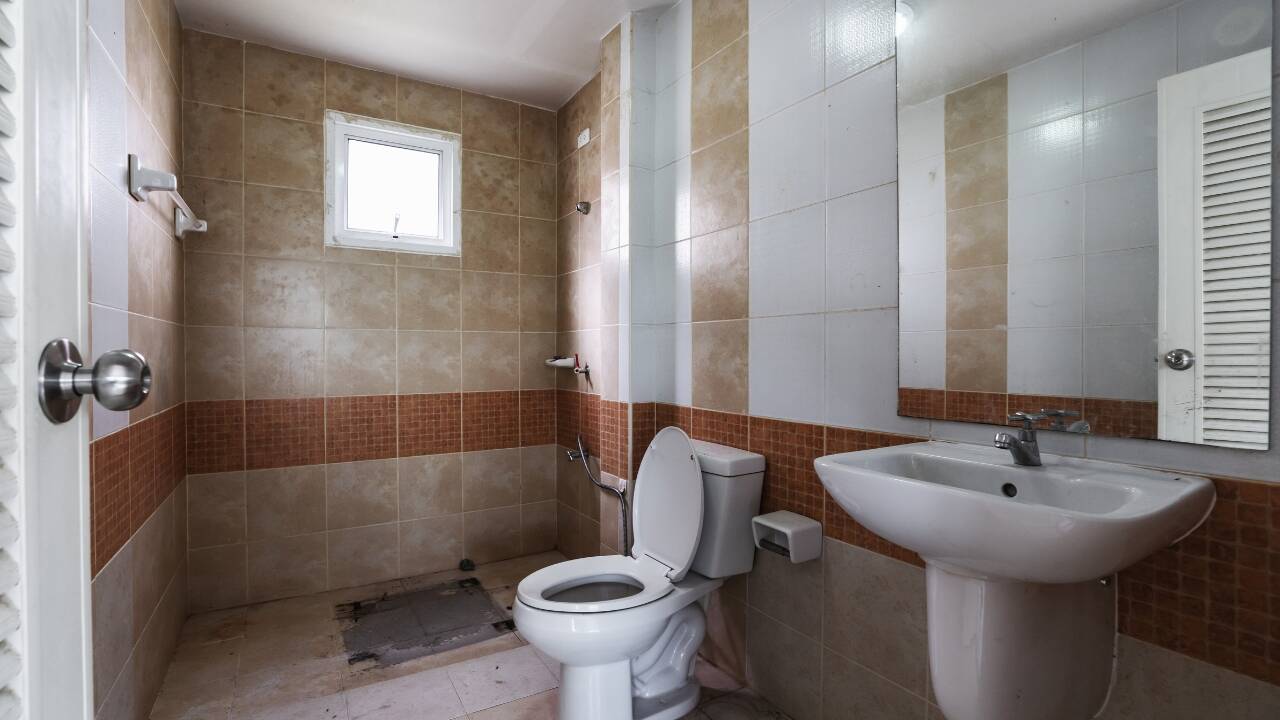 Hidden Bathroom Germ Hotspots: Seven dirty spots you overlook