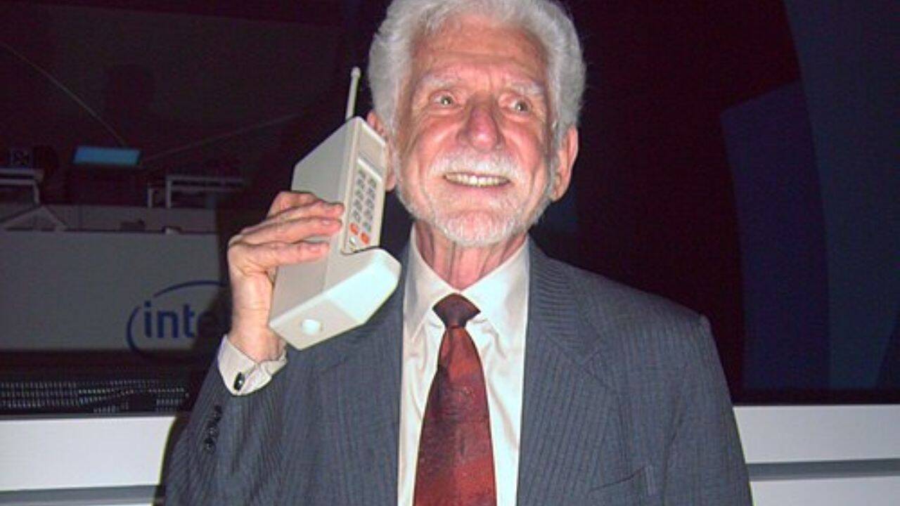 World's first mobile phone call: Cooper dials rival on New York City street