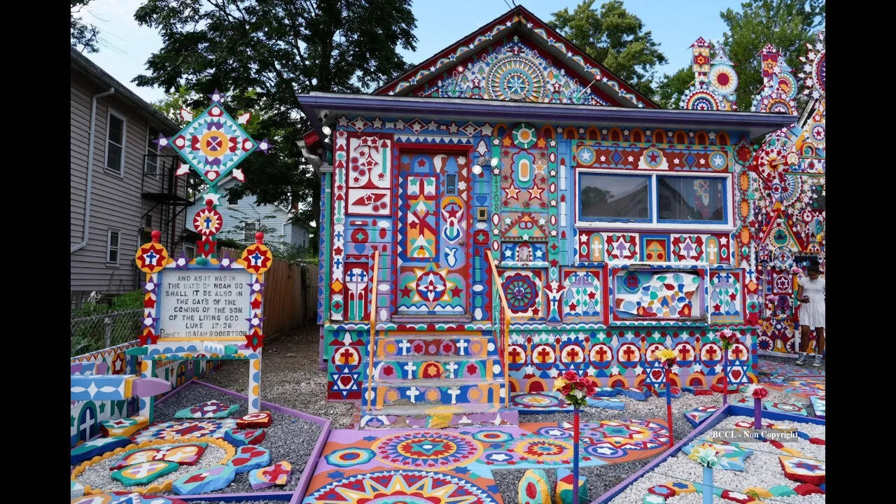Carpenter turned his Niagara Falls home into a colourful religious art landmark
