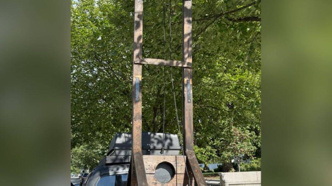 California man arrested with guillotine in pickup truck near US Capitol building