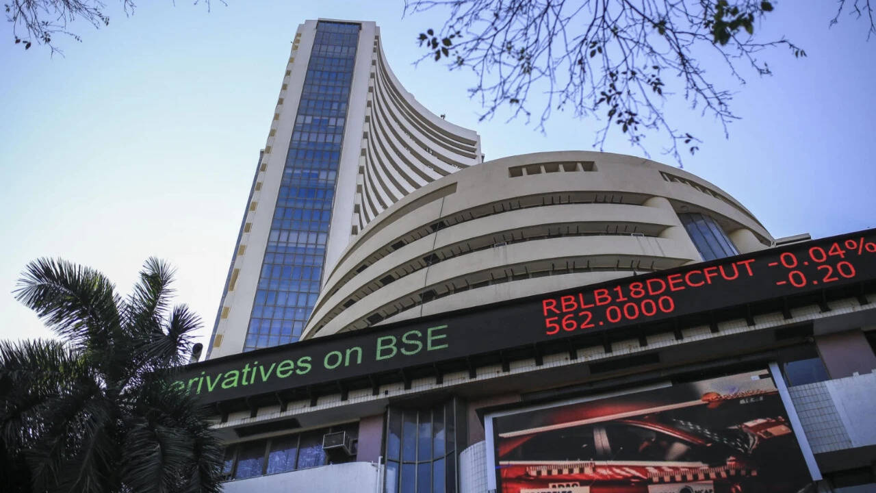 On F&amp;O expiry day, sensex sees wild swings during Closing Auction Session