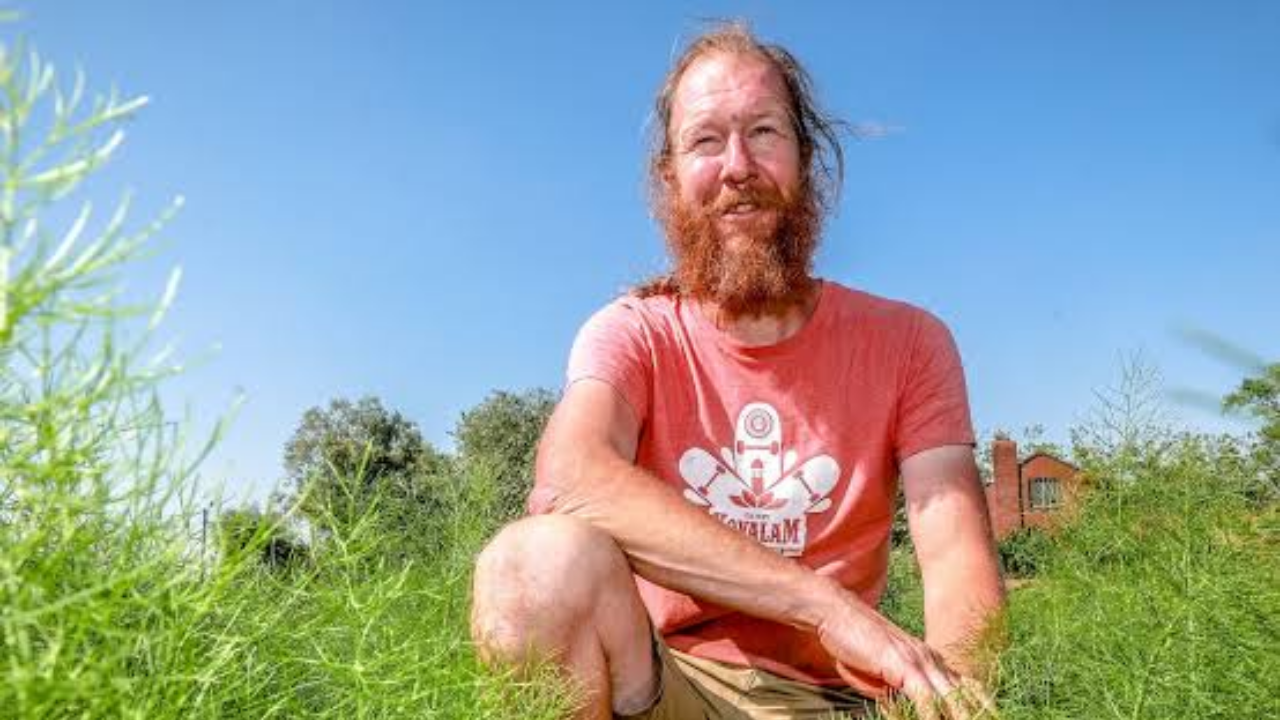 Belgian farmer hasn't irrigated crops in 26 years; soil remains moist just 5-10 cm below surface
