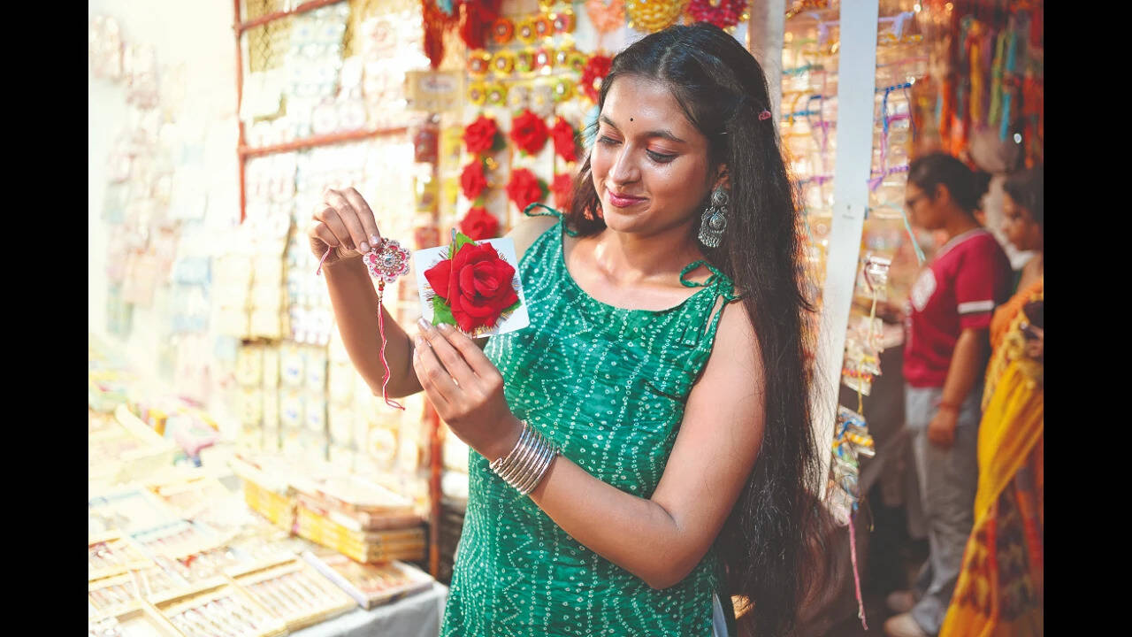 Kolkata residents shift toward personalized Raksha Bandhan hampers and simpler gifting