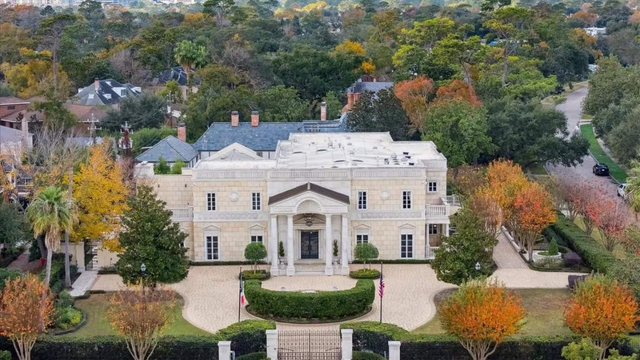 A Houston lawyer bought a 15,000-sq-ft mansion listed for $15.5 million just to demolish it