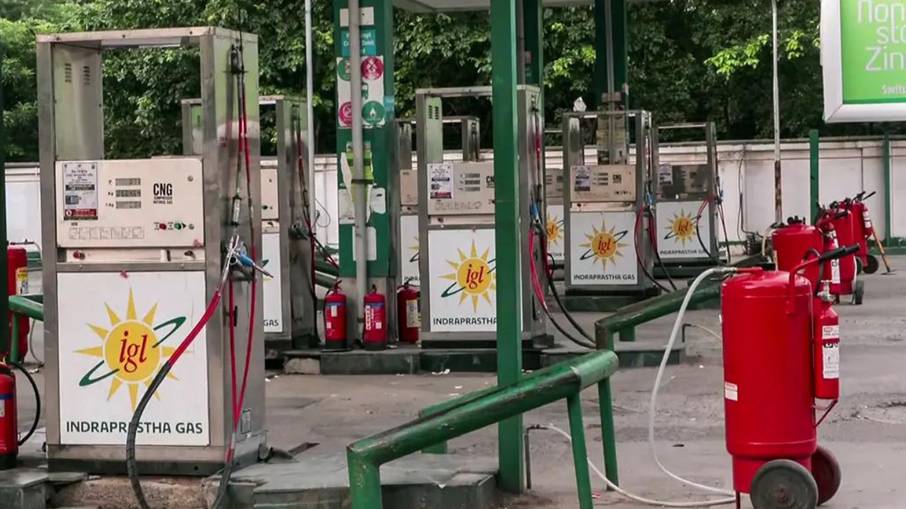 ‘We do not want to burden people’: Auto, taxi unions oppose CNG hike in Delhi