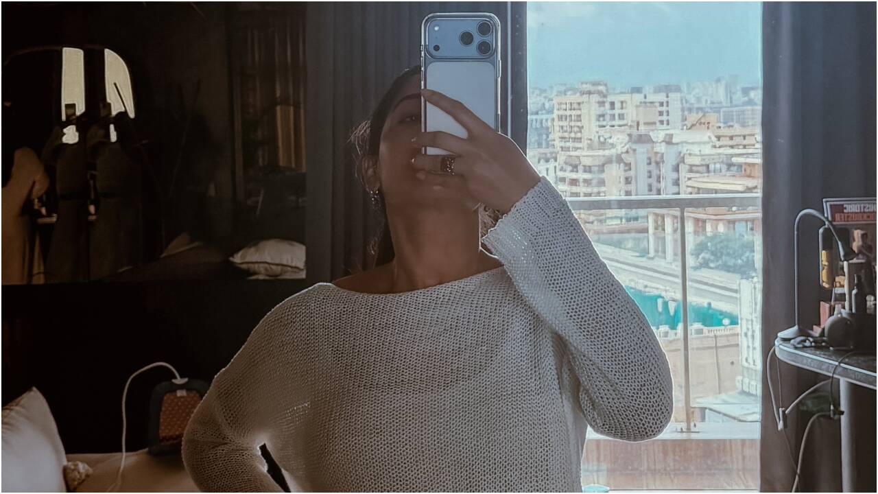 Samantha shows off pregnancy GLOW and baby bump in new pics