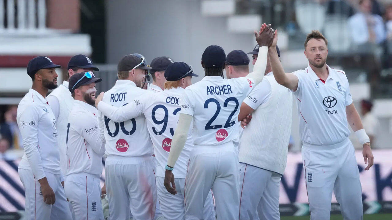 2nd Test: England thrash Pakistan by 194 runs at Lord’s to take 2-0 series lead
