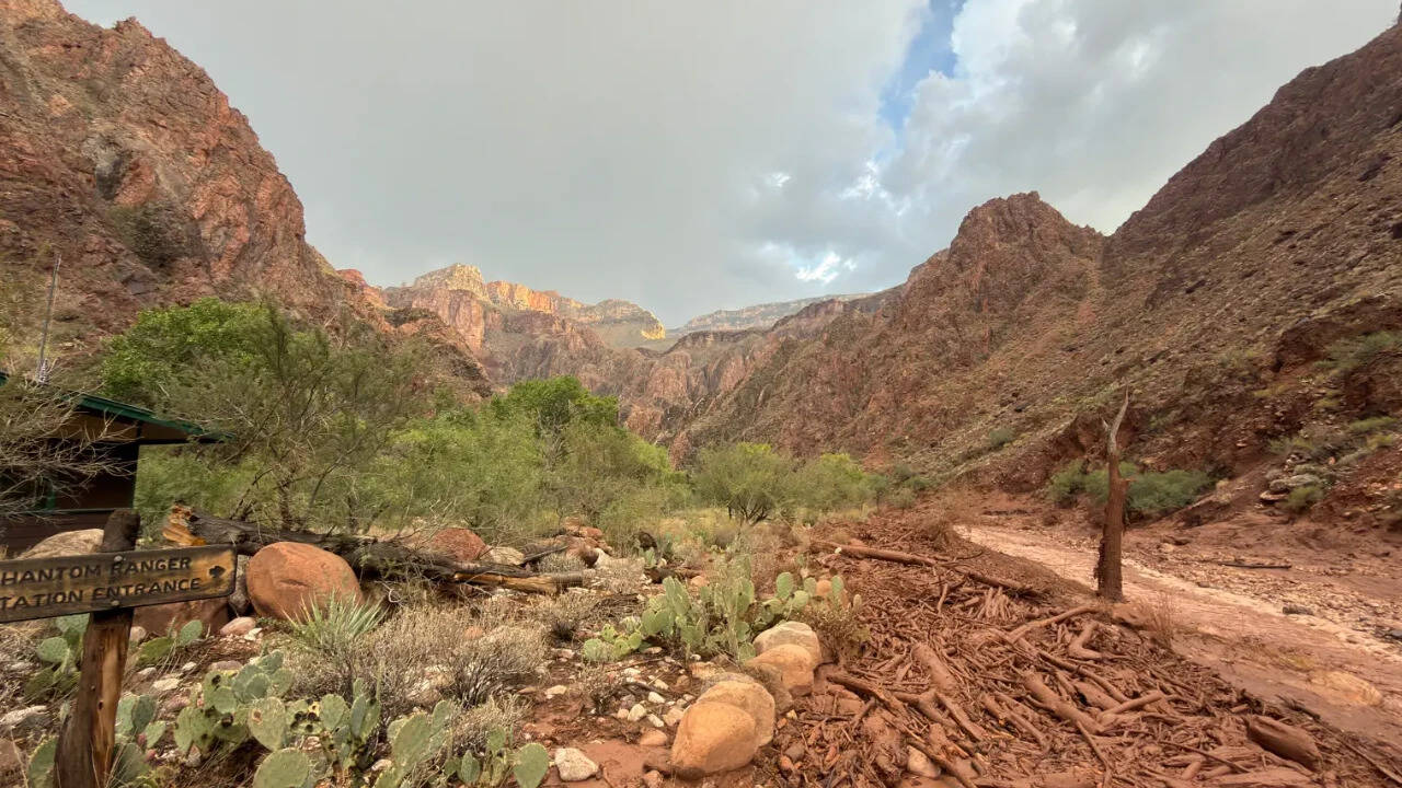 Grand Canyon flash flood leaves 15 missing, 62 evacuated; further storms feared