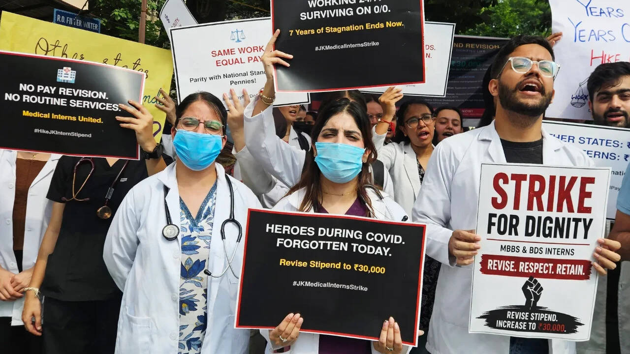 MBBS, BDS interns in J&K start indefinite strike over ‘low’ stipend