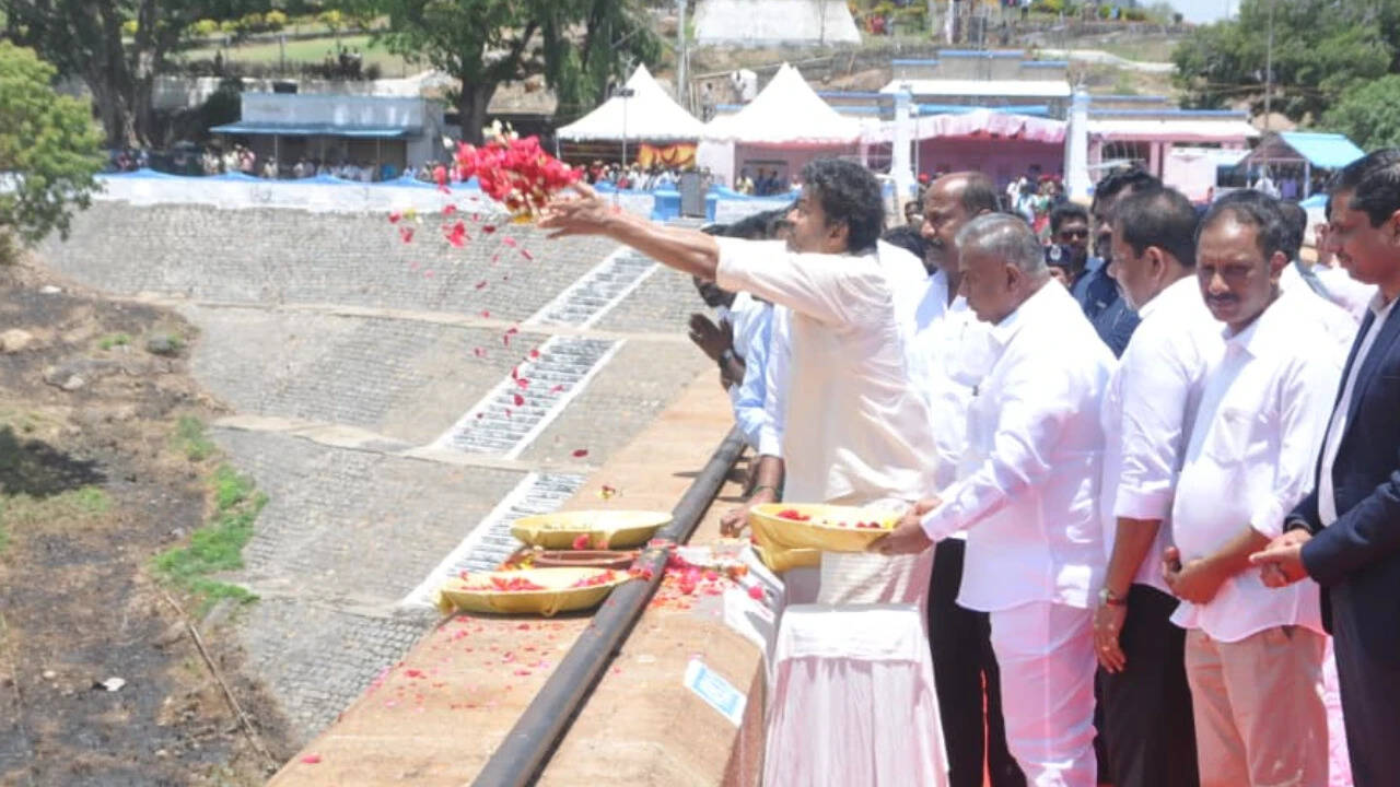 Vijay opens Mettur dam, brings Cauvery water to Tamil Nadu delta farmers