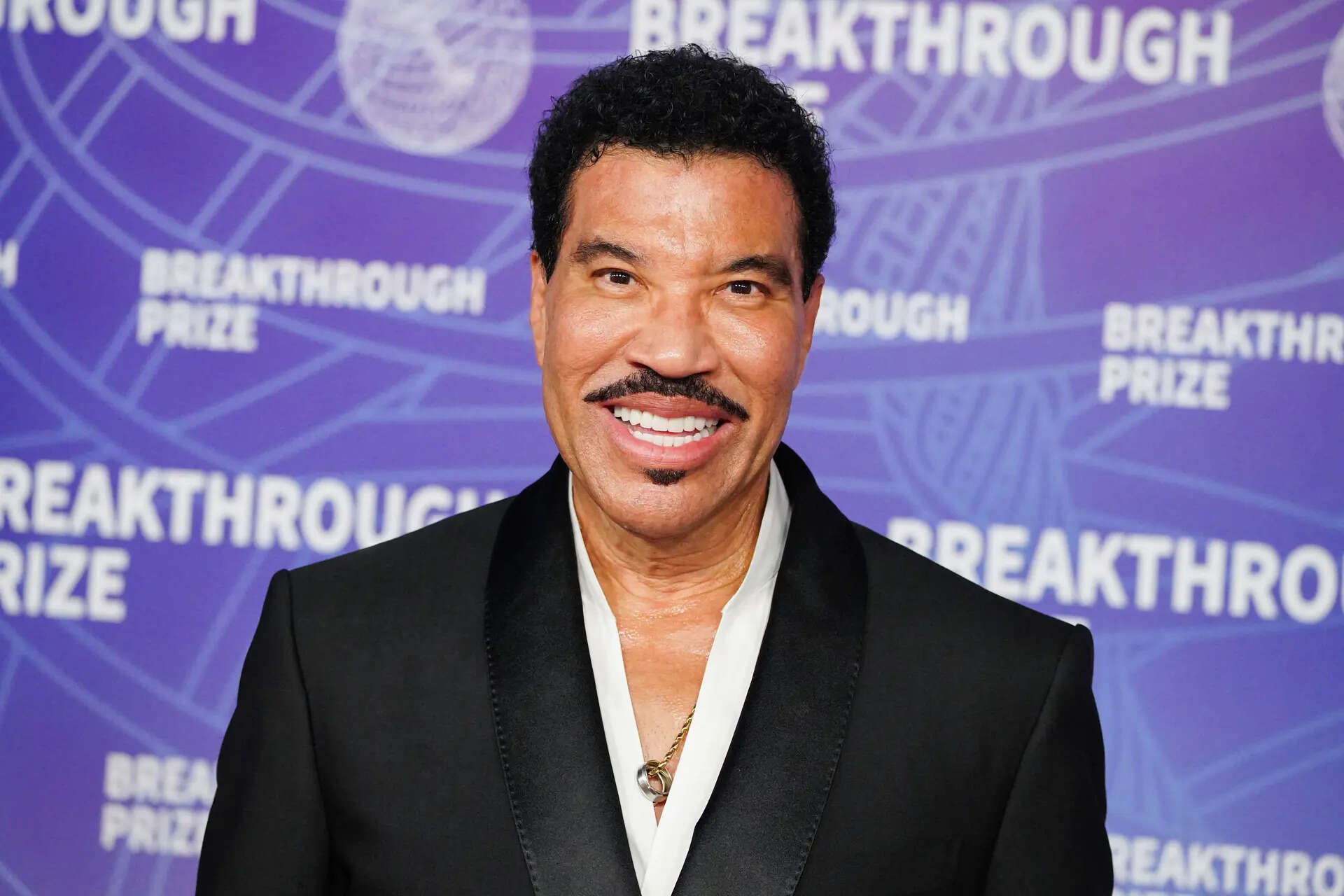 Lionel Richie still in ICU over 'cardiac issues'