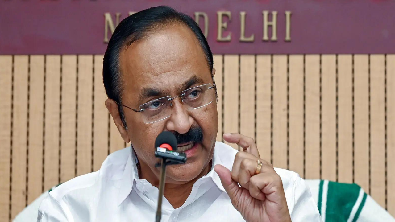 'Not 19th century': Kerala CM slams cleric over 'women should stay home' remark