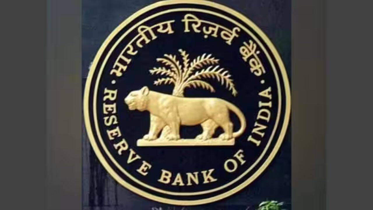 India draws record $127 billion through forex deposits: RBI