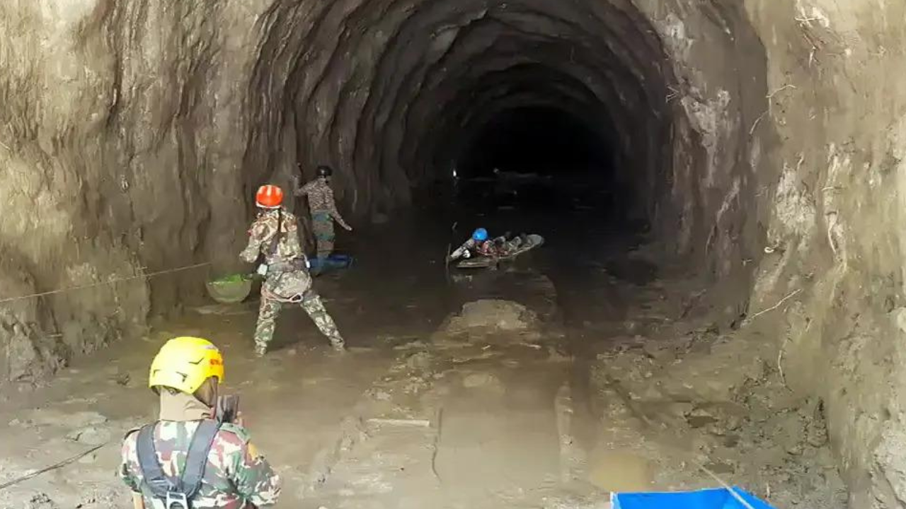 '23 Silkyara 'rat miners' offer to join Nepal tunnel rescue