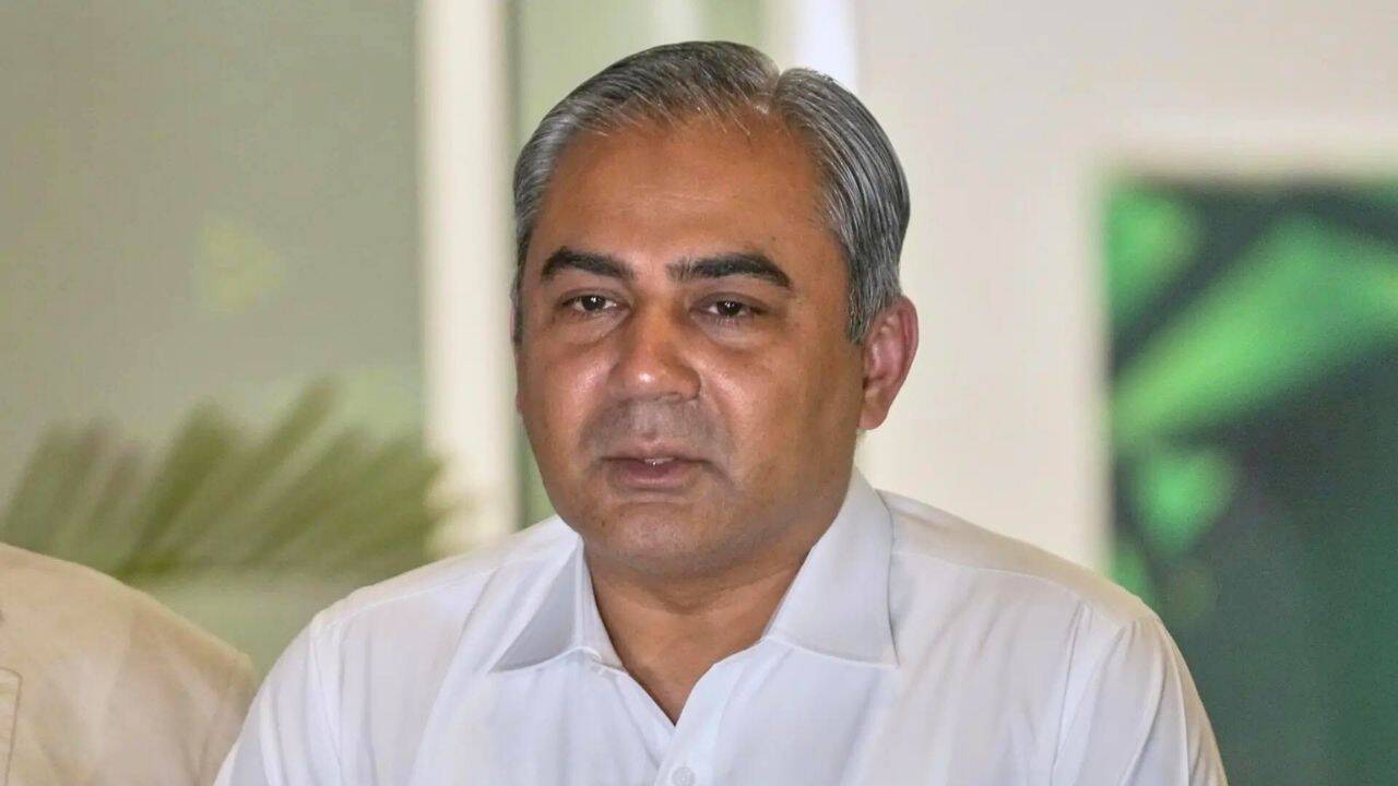 ‘We are not sending legends as replacements’: Ex-Pakistan batter lambasts PCB
