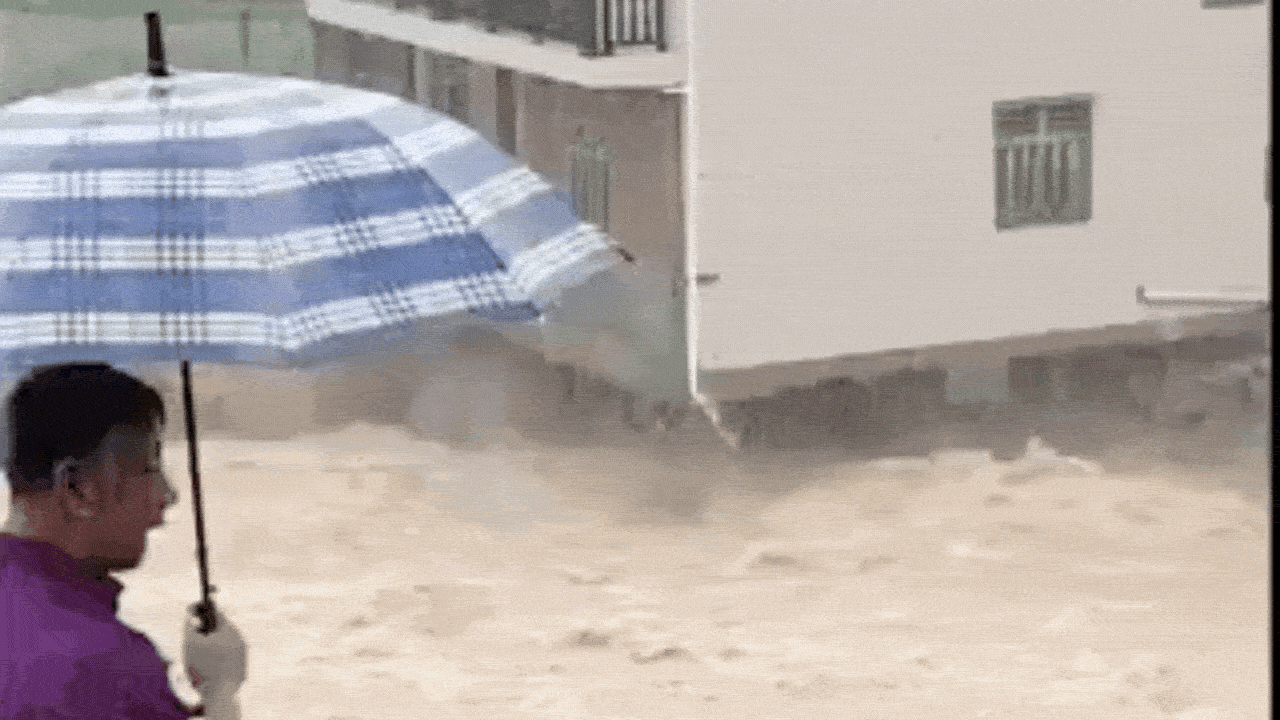 Watch: Flash floods in China destroys 3-storey building; 2500 stranded inside school