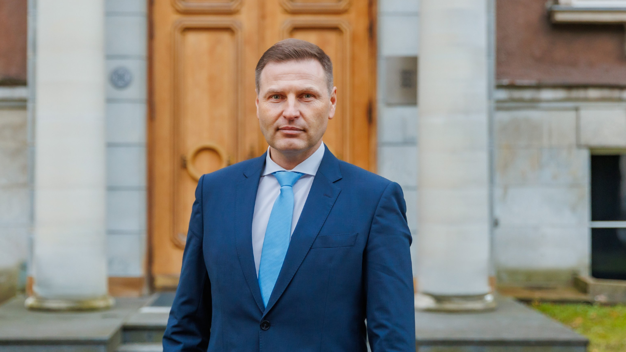 Estonia minister quits after €70-million Ukraine shell deal involving Indian firm