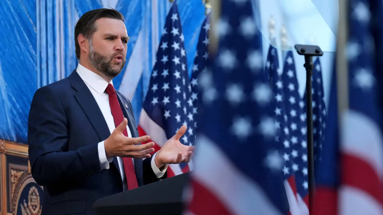 JD Vance reveals his weight loss secret, stunned that VP gets this question at an official press conference but Fox News host has a prediction