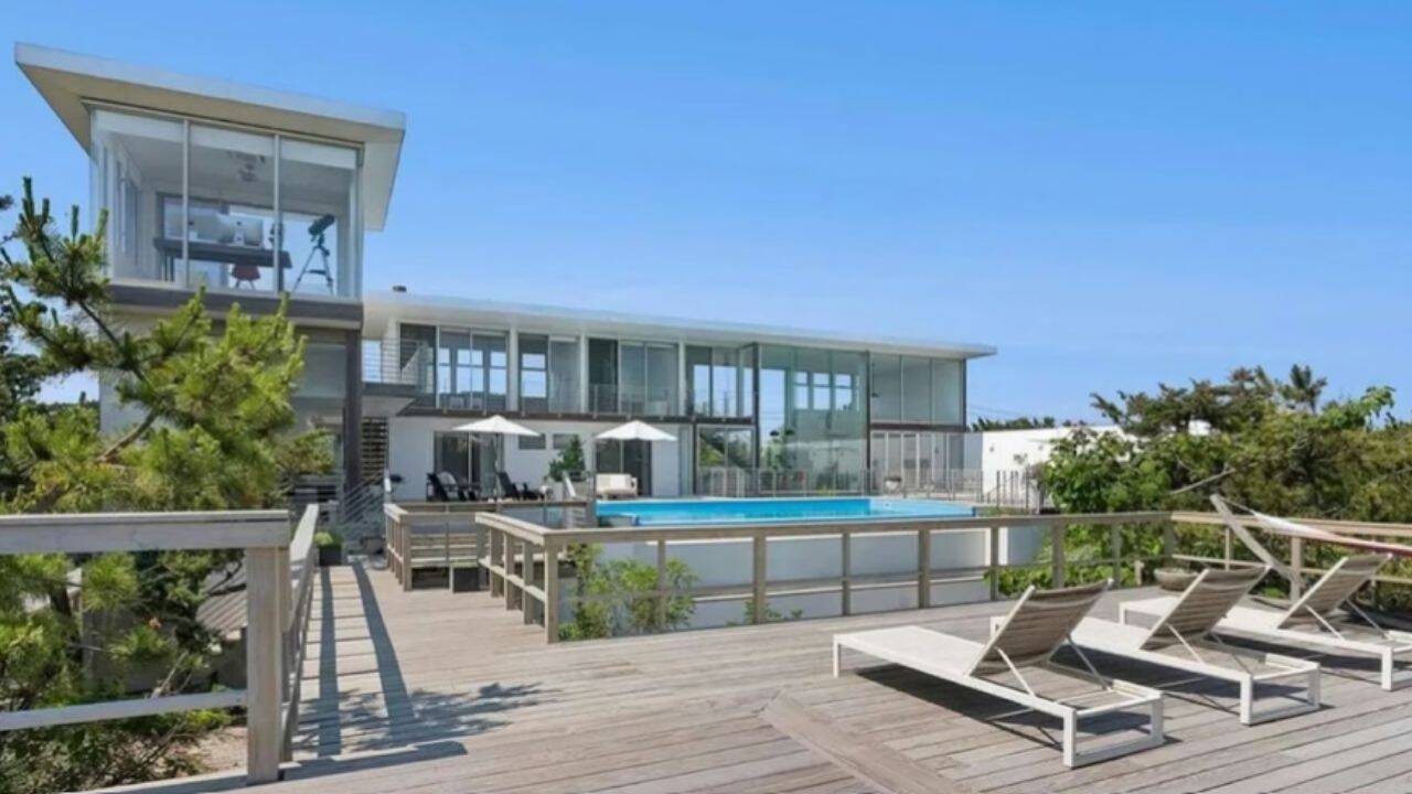 Fire Island glass house drops to $3.995M, $1.3M above Cherry Grove record after no buyer
