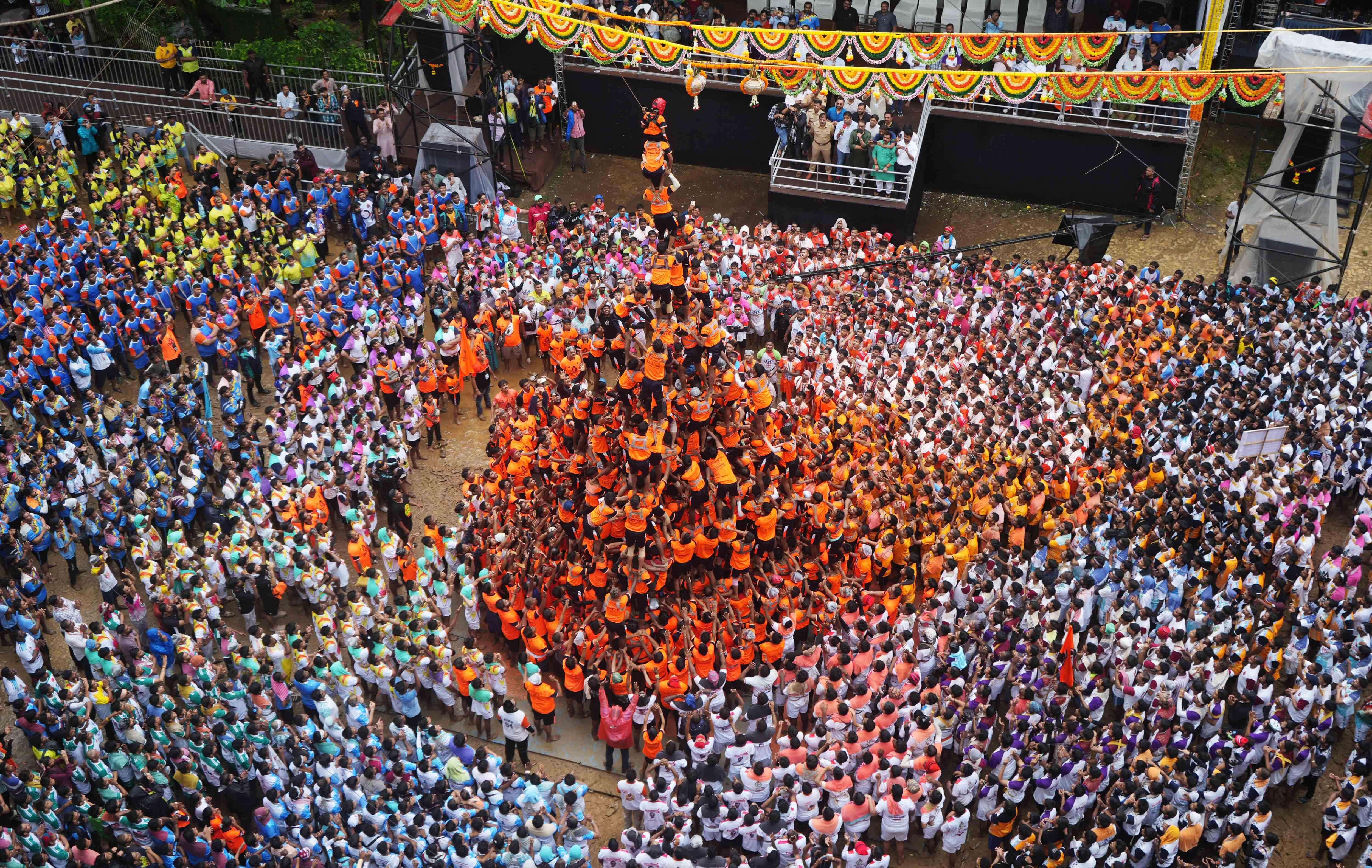 Mumbai dahi handi sees 376 govinda injuries