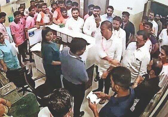 Injured govindas advised CT scans, Shiv Sena men assault Palghar hospital staffer